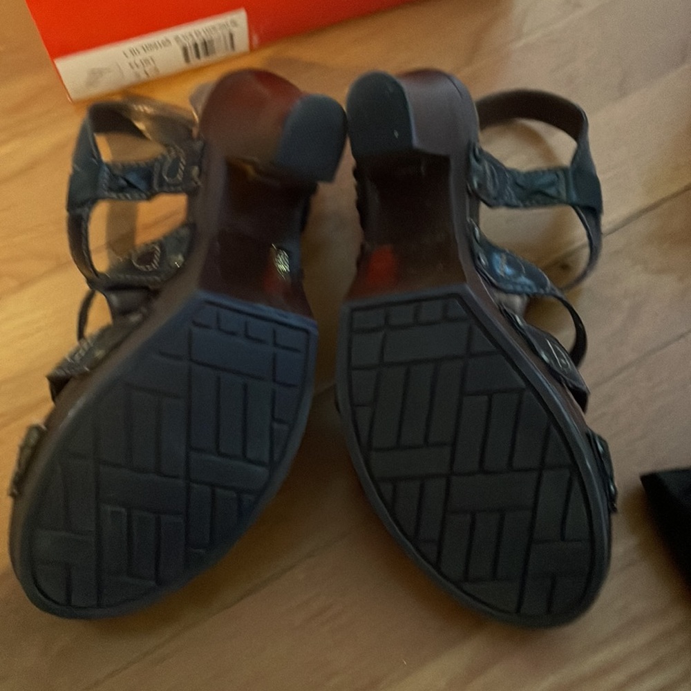 Mudd, size 7.5, black, never worn - Picture 2 of 2